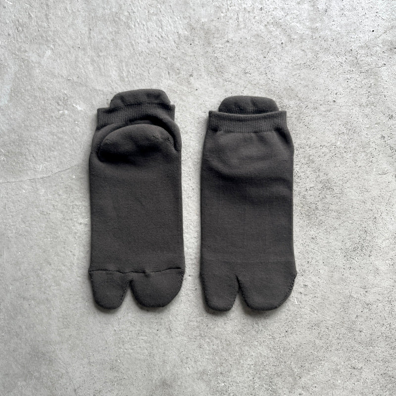 8-0453｜Gallenut Tabi-style pile socks, ankle length