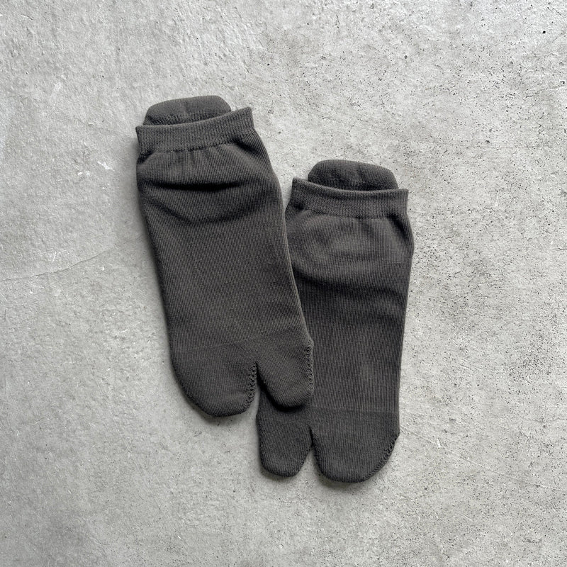 8-0453｜Gallenut Tabi-style pile socks, ankle length