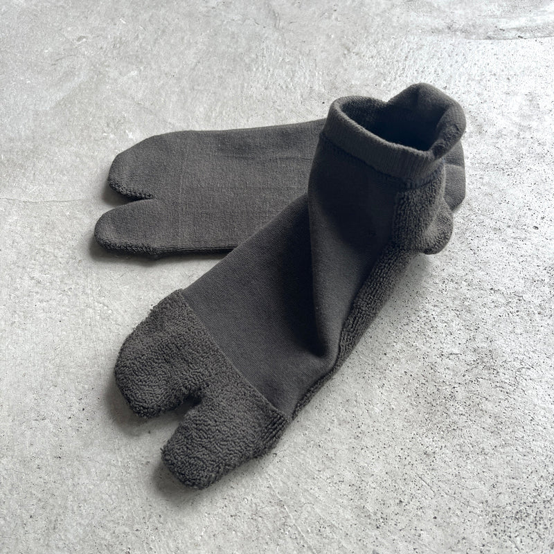 8-0453｜Gallenut Tabi-style pile socks, ankle length